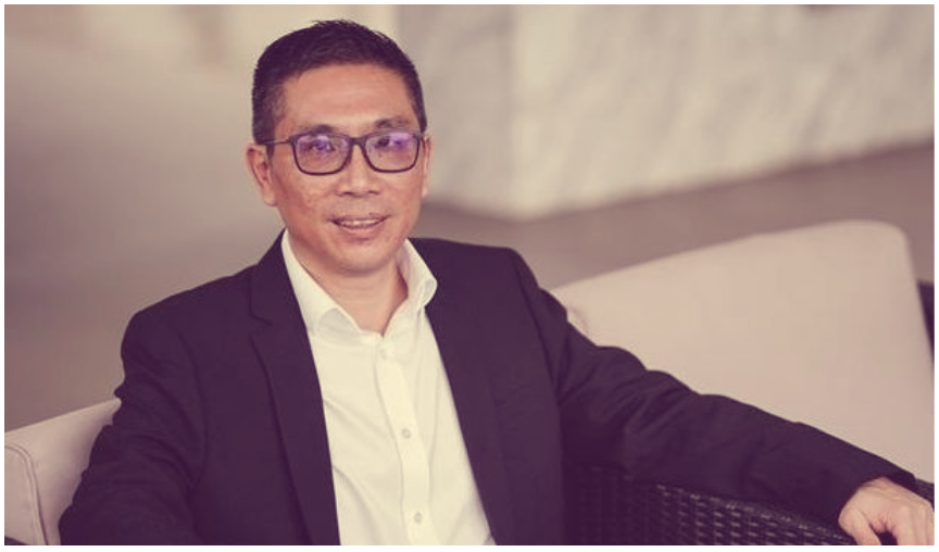 这个完美逆袭的成功人物，是Primech Services & Engineering私人有限公司的总裁，48岁的郭弗农（Vernon Kwek）
